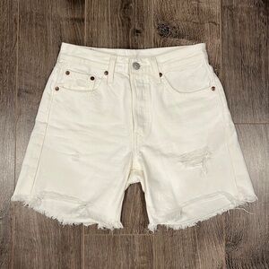 ❌SOLD❌ Levi’s | 501 Mid Thigh Denim Shorts
